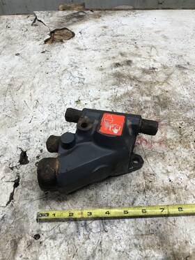 915941 Cobra Omc Volvo Penta 5.8 L Ford 351 Marine Engine Thermostat Housing