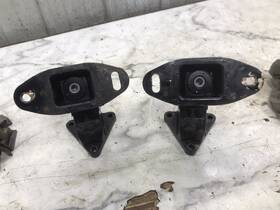 8m009157 Mercury Mercruiser 4.5 L V6 200 Hp Boat Marine Engine Motor Mounts Brackets