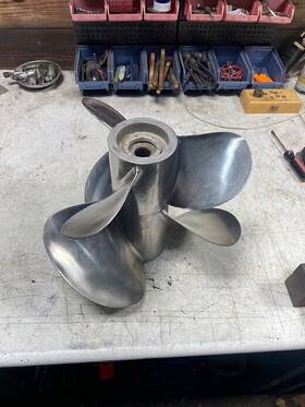3857468 Volvo Penta 3857464/3857468 Duoprop Set C7 Used Fresh Water