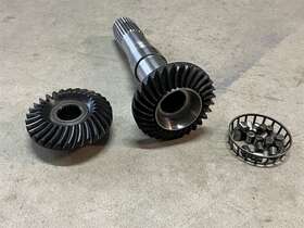 852174-3 Volvo Penta Dual Prop Shaft Outer And Gear
